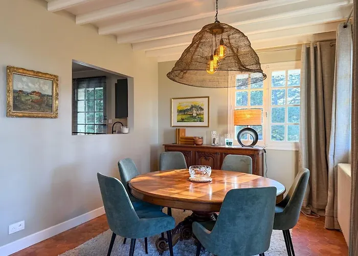 Hébergement de vacances Le Clos Des Pins - - Paisible