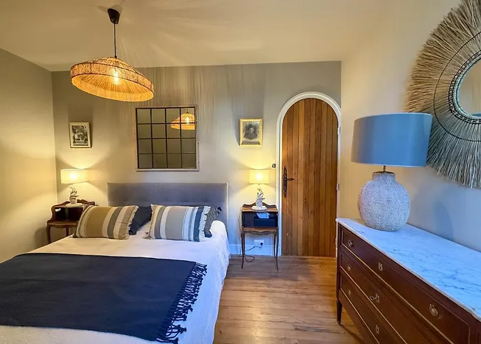 Hébergement de vacances Le Clos Des Pins - - Paisible